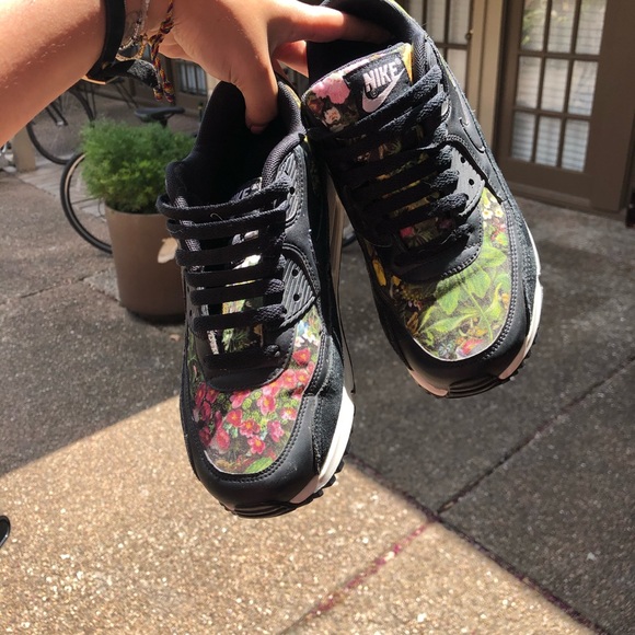 Size 7.5 USW Nike AirMax - Picture 5 of 7